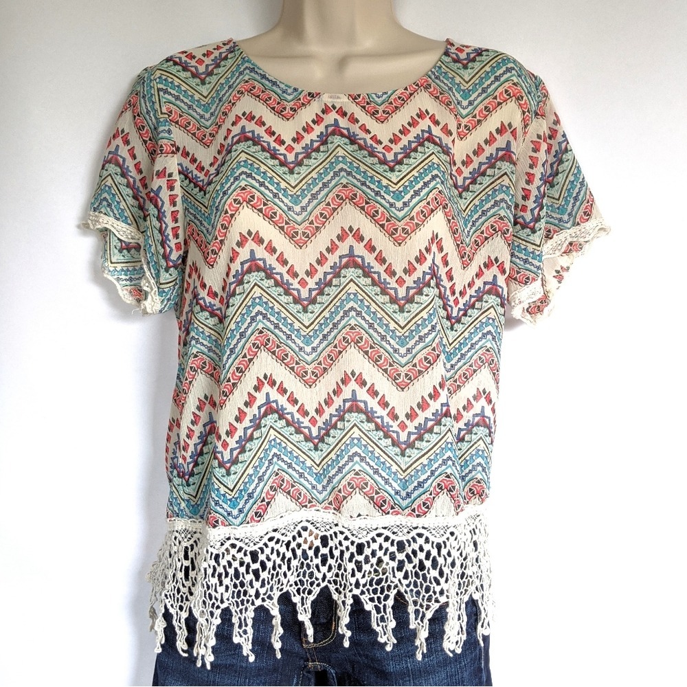 Eyeshadow Women Medium Multi Color Chevron Geometric Crochet Lace Trim Blouse - Picture 3 of 9